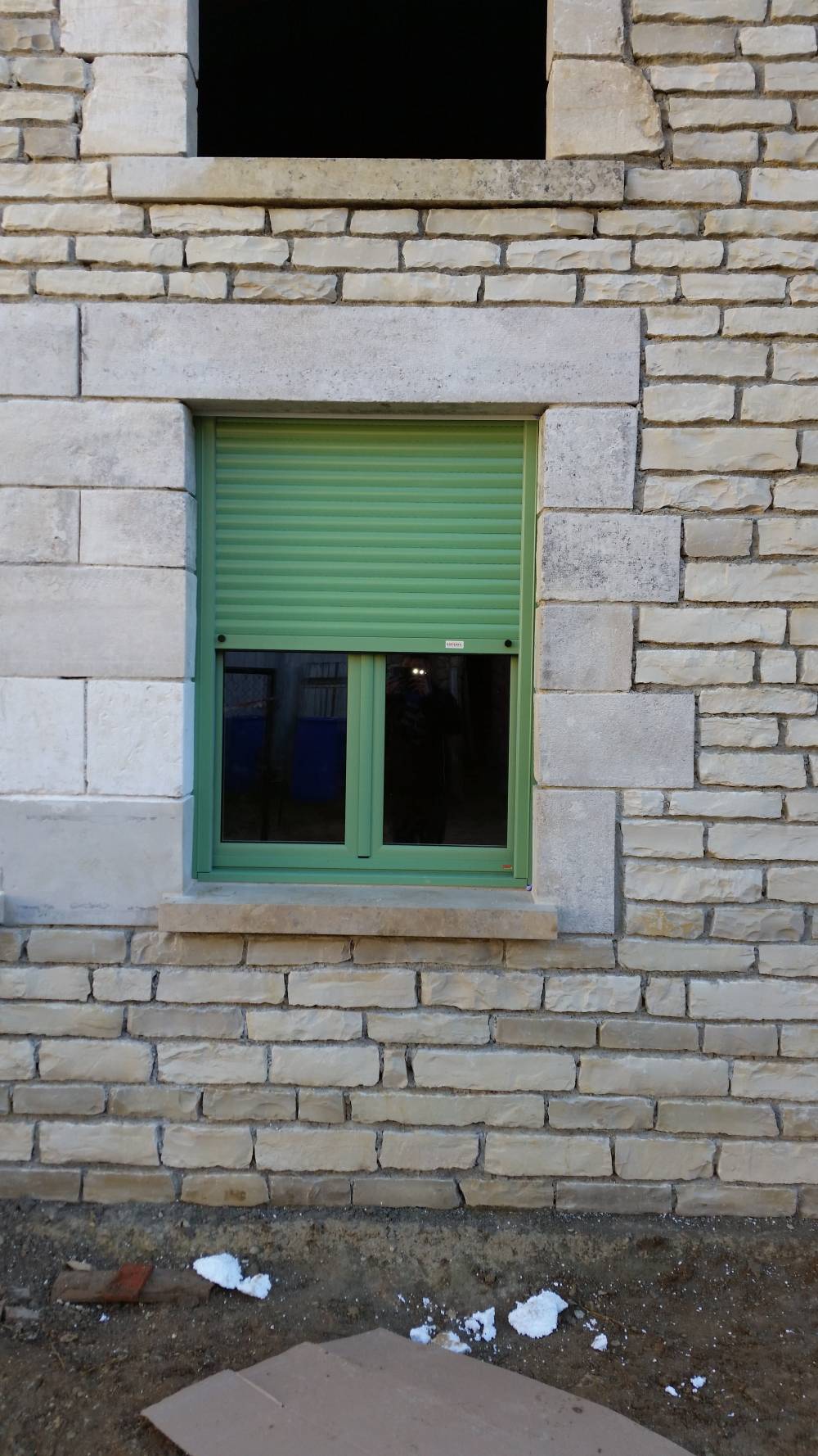 23. Fenêtre en bois - alu vert  avec volet roulant à Chesley (4)-min.jpg